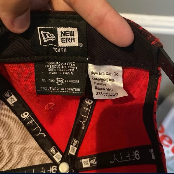 SnapBack bulls hat - Picture 5 of 6